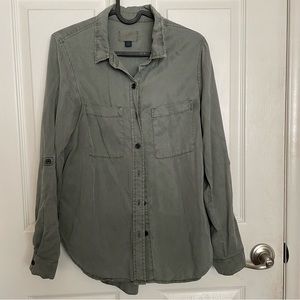 Universal Thread long sleeve button up shirt size XS